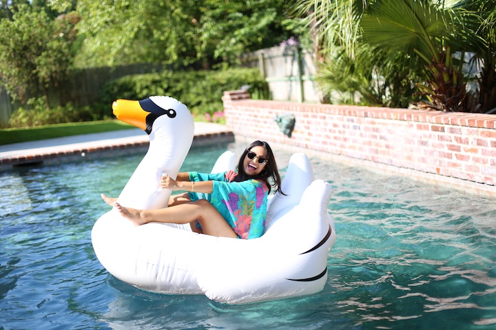 inflatable-swan