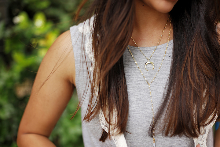gold-horn-necklace