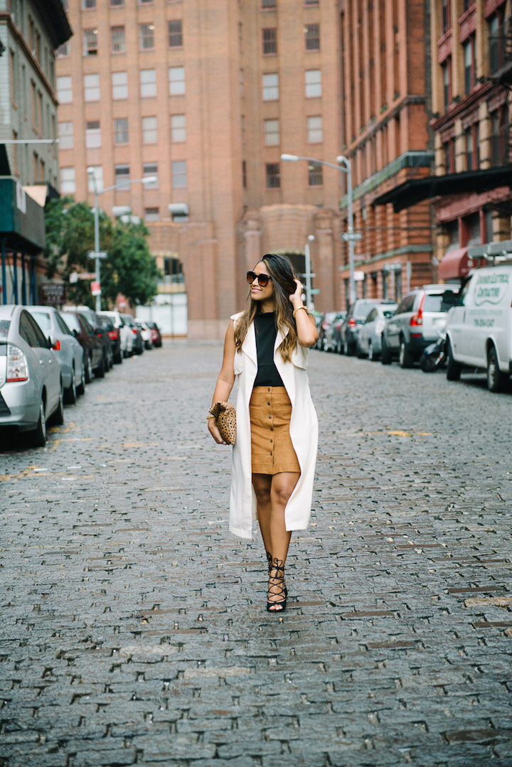 black sleeveless trench Blogger 