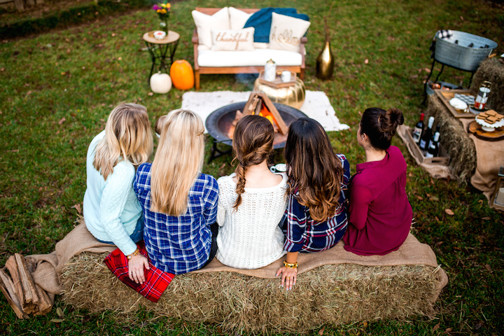 10 Tips to Host an Epic Bonfire Party - Bless'er House