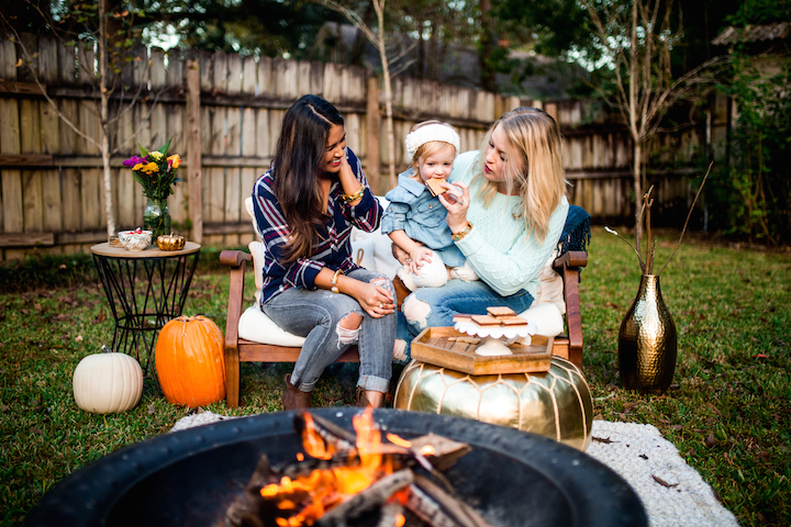 friendsgiving-party