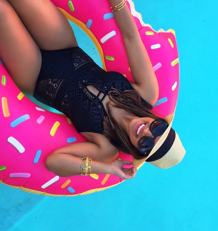 pink-donut-pool-float