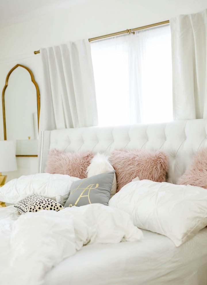 white-tufted-bedding