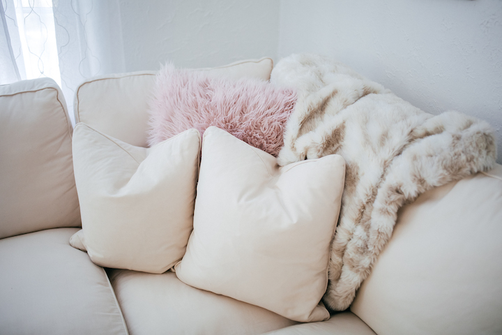 faux-fur-pillows