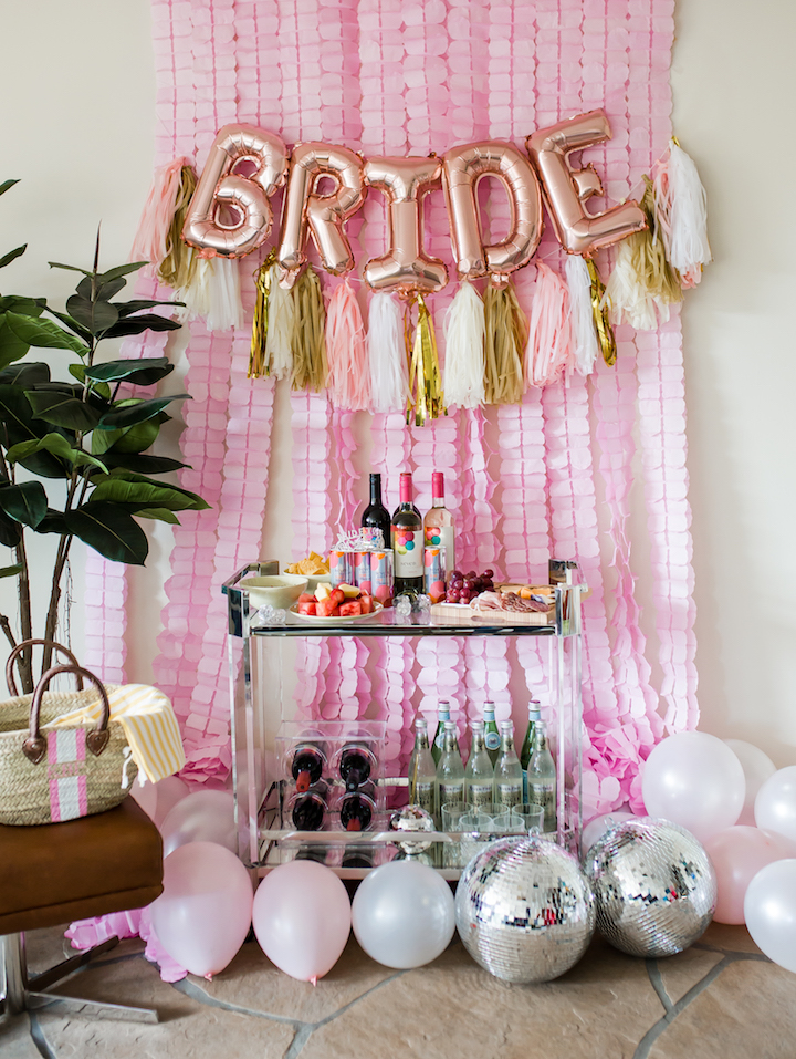 bachelorette party veil - Carrie Bradshaw Lied