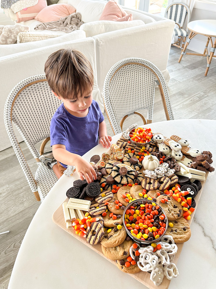 halloween-inspired-candy-board